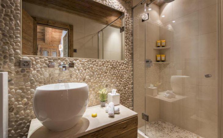 Chalet Petit Ours, Verbier, Shower